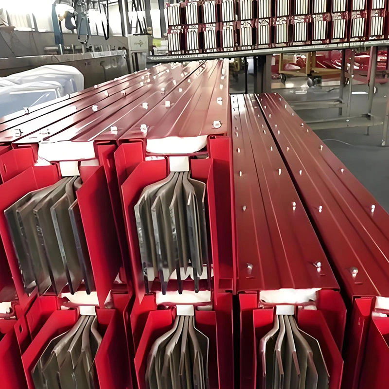Hoe kan een gesloten busbaan de efficiëntie en veiligheid van de stroomdistributie verbeteren?